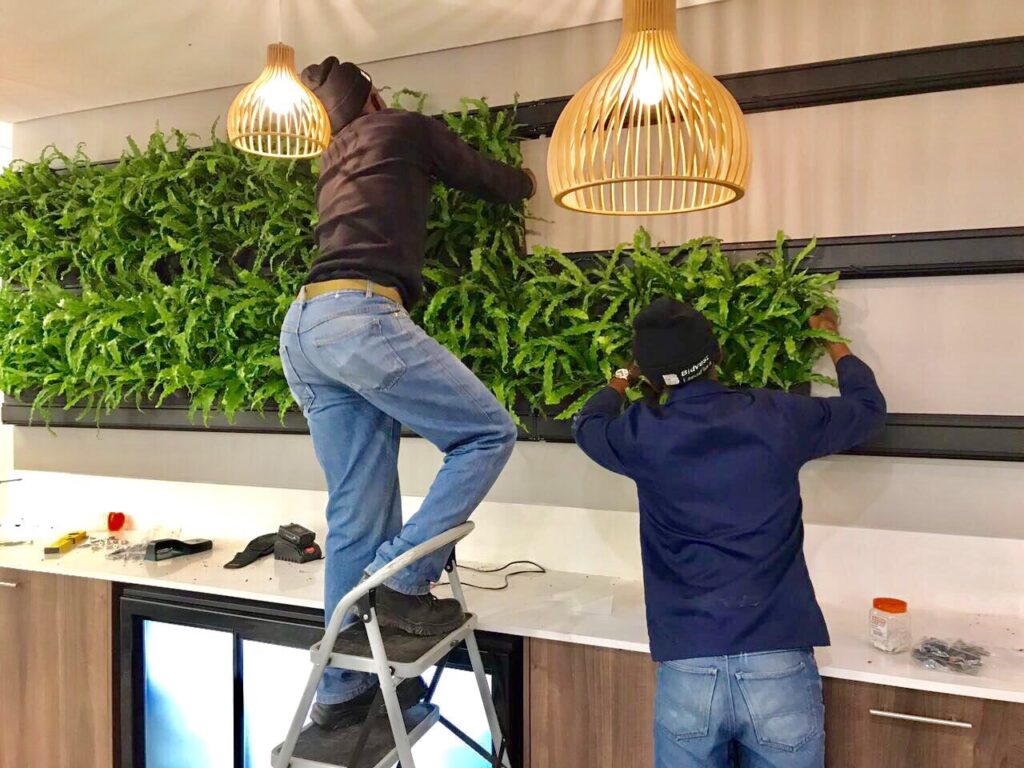 Montage eines Mobilane Livepanel Indoor Pflanzenwandsystems